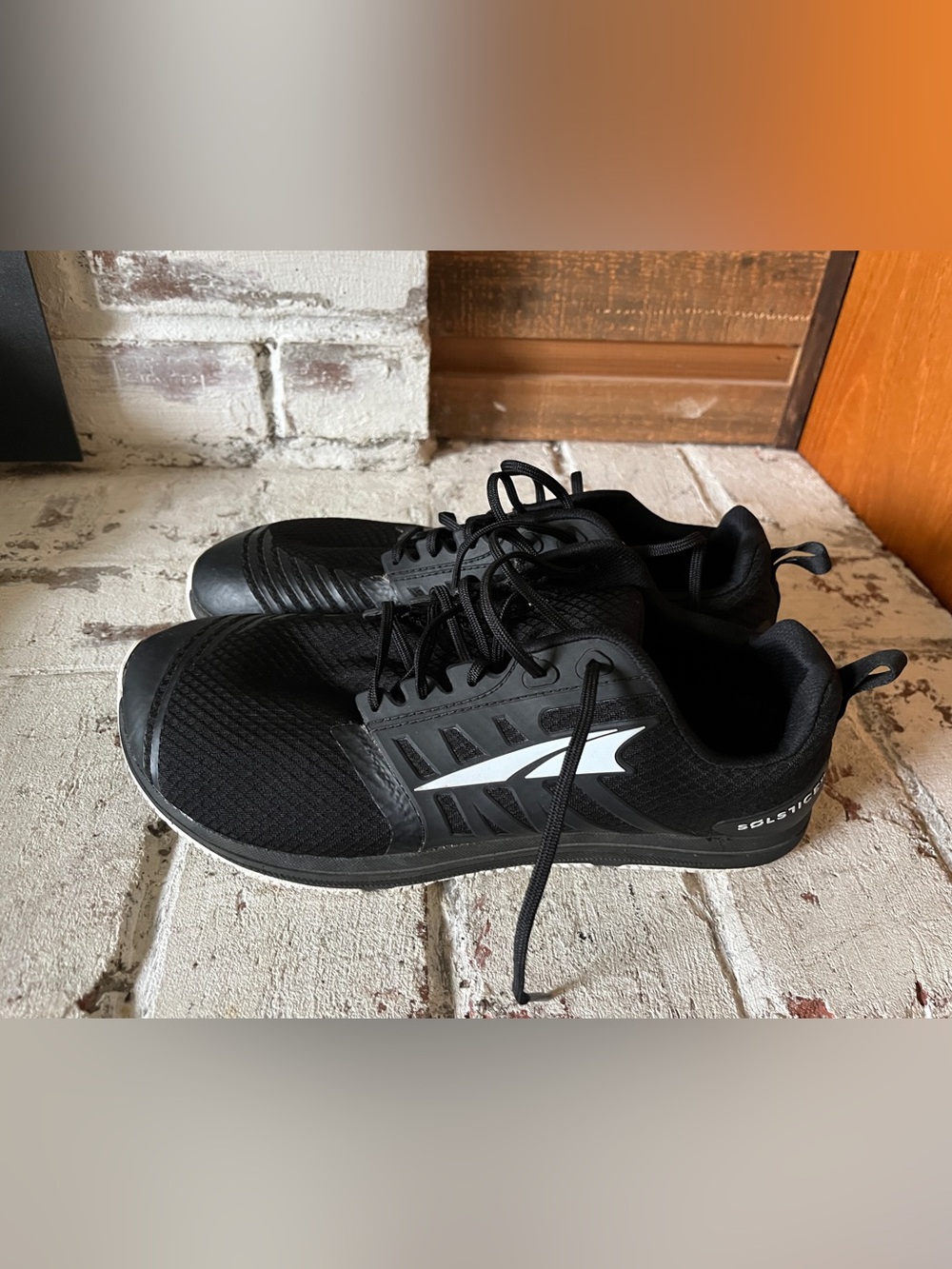 Altra Solstice XT 2 Womens 9 Black/White